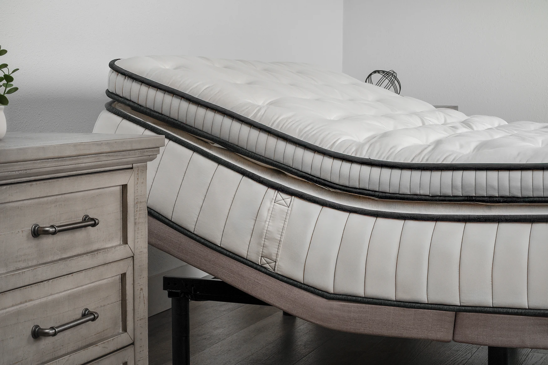 https://customcomfortmattress.com/wp-content/uploads/2022/09/Adjustable-Bed-A200_white.jpg