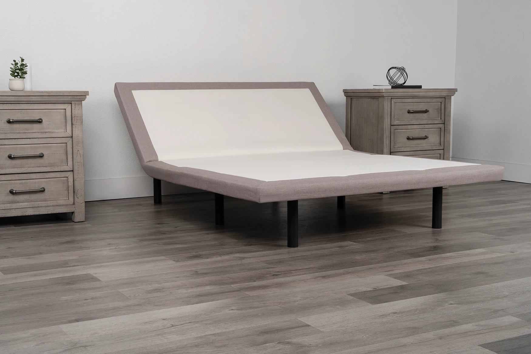 https://customcomfortmattress.com/wp-content/uploads/2022/09/Adjustable-Bed-A200_white.jpg