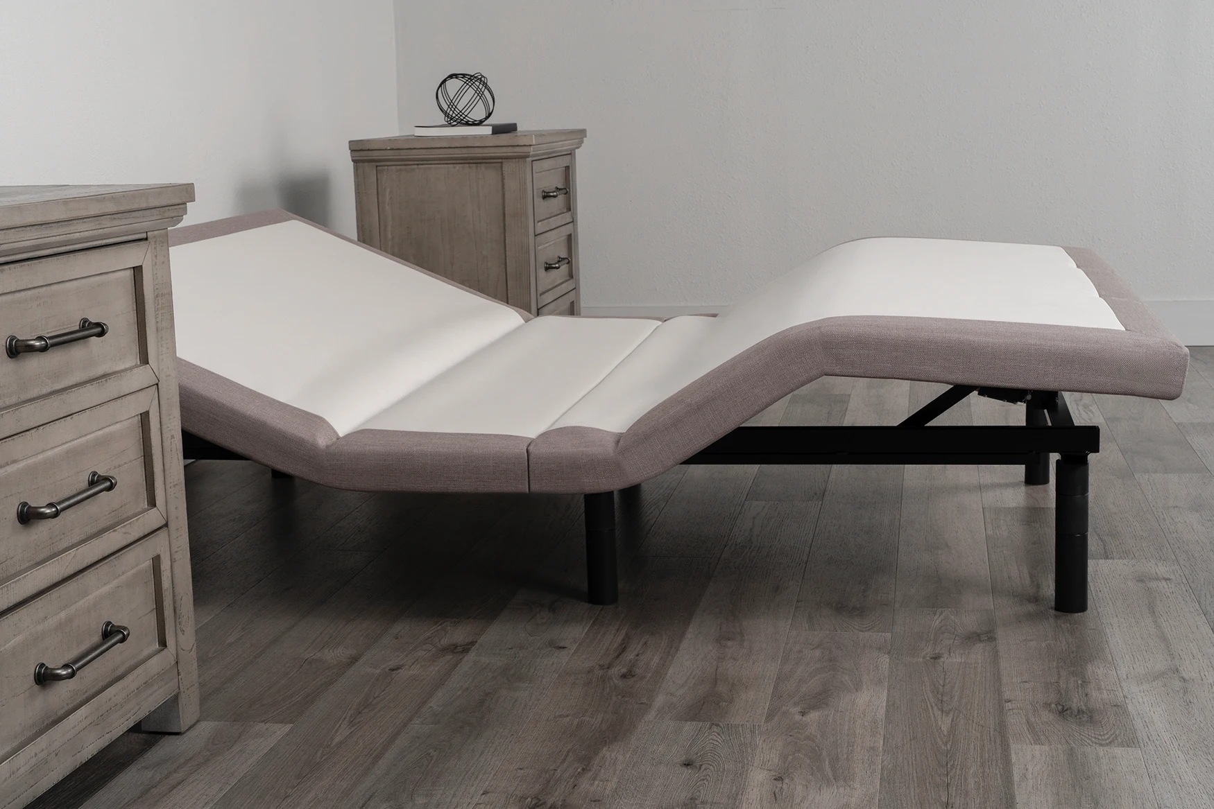 https://customcomfortmattress.com/wp-content/uploads/2022/09/Adjustable-Bed-A200_white.jpg