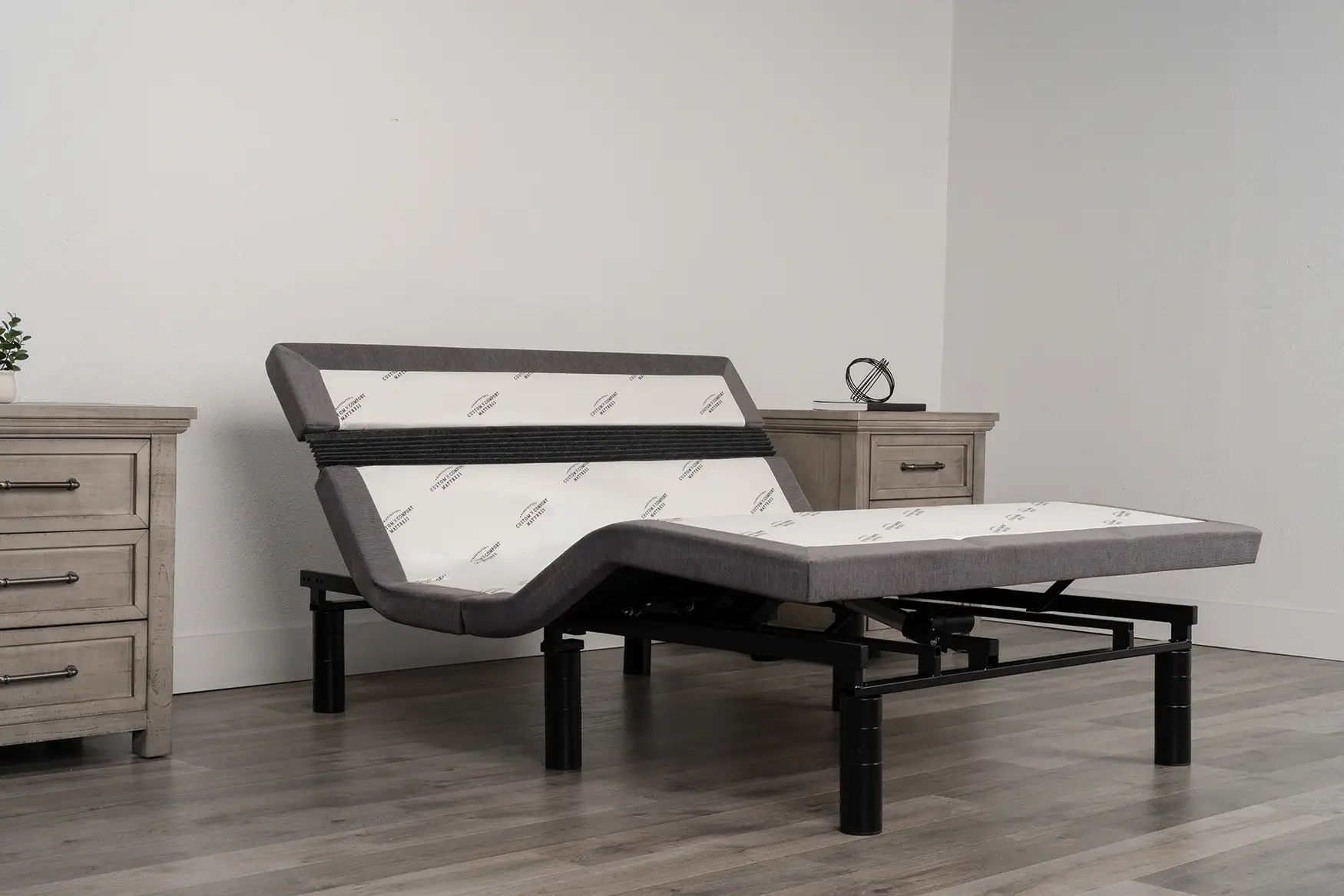 https://customcomfortmattress.com/wp-content/uploads/2022/08/CustomComfortMattress-AdjustableBed-A-400-ProductImage.jpg