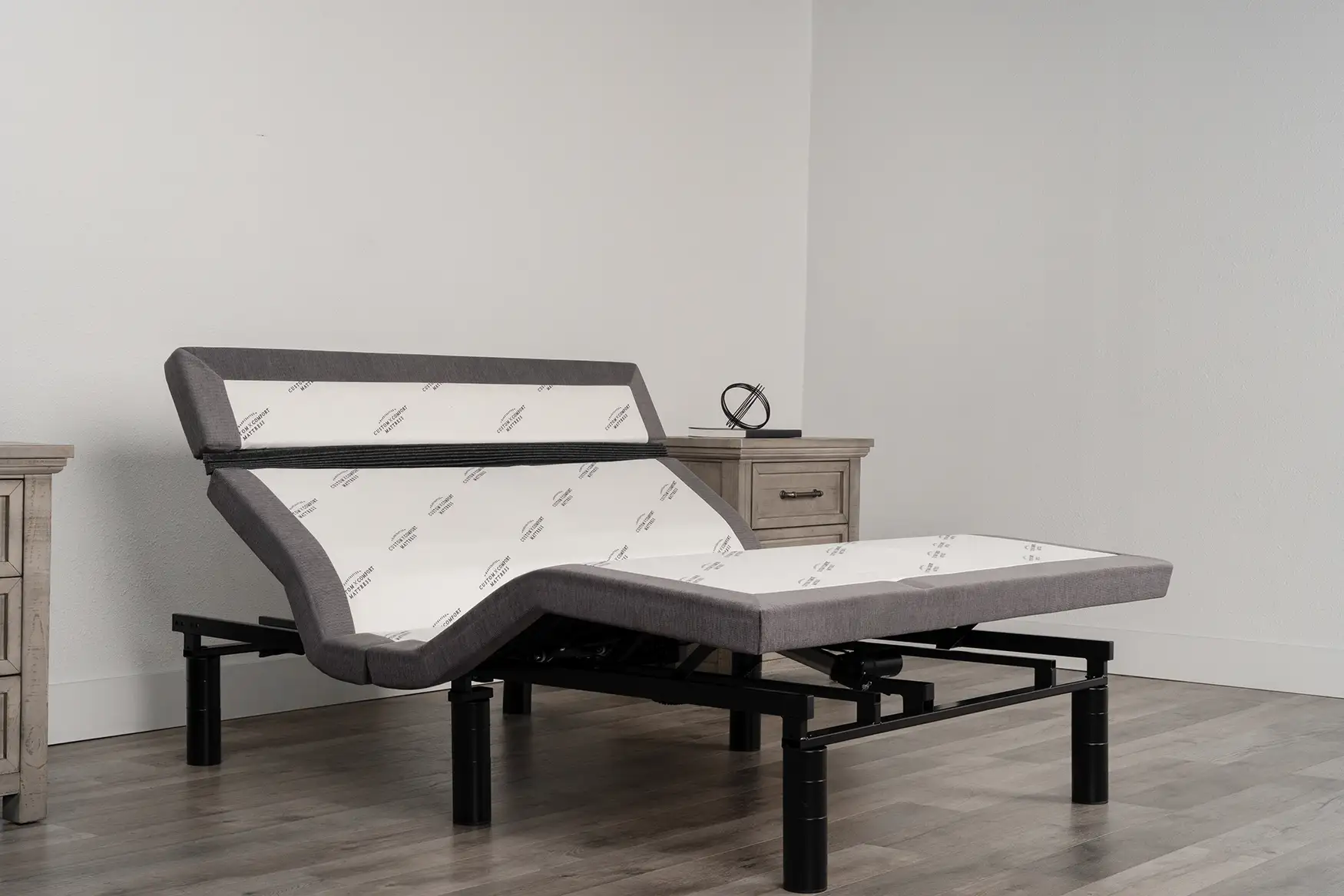 https://customcomfortmattress.com/wp-content/uploads/2022/08/CustomComfortMattress-AdjustableBed-A-400-ProductImage.jpg