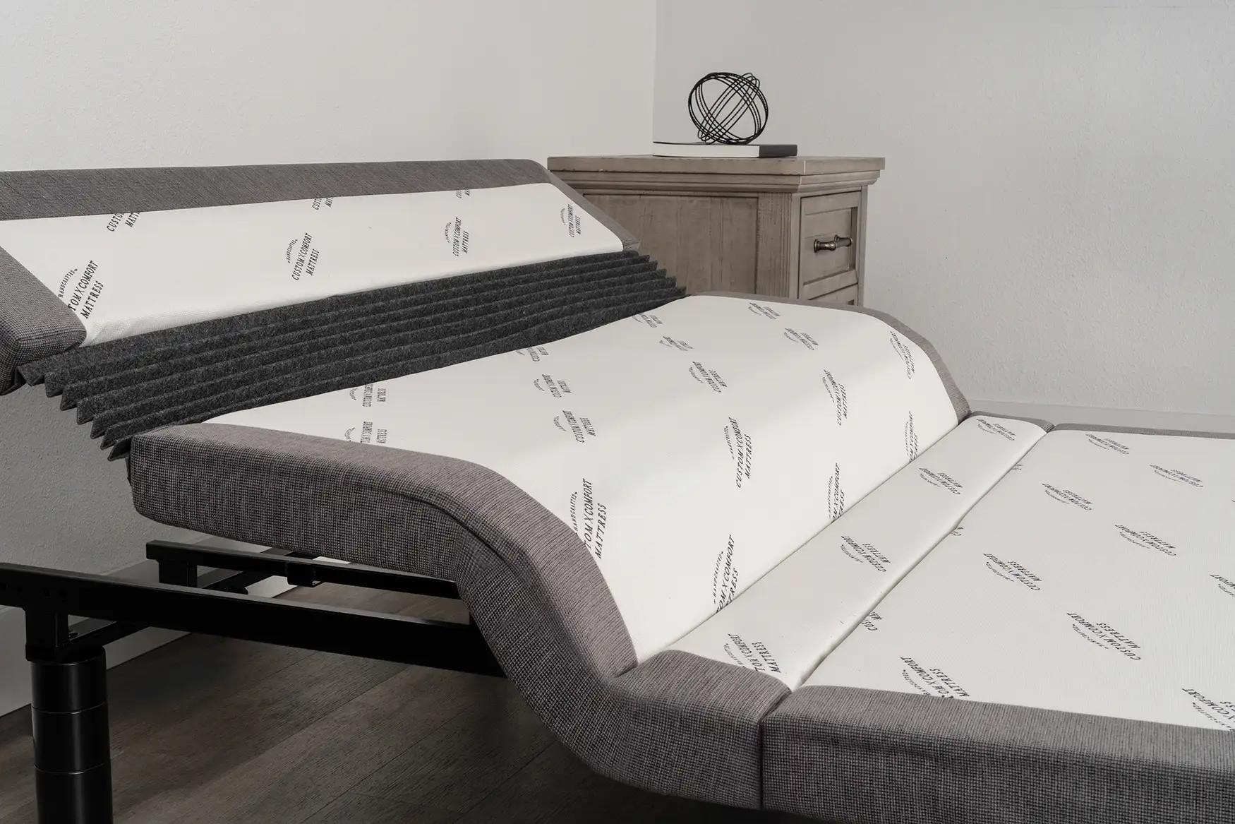 https://customcomfortmattress.com/wp-content/uploads/2022/08/CustomComfortMattress-AdjustableBed-A-400-ProductImage.jpg