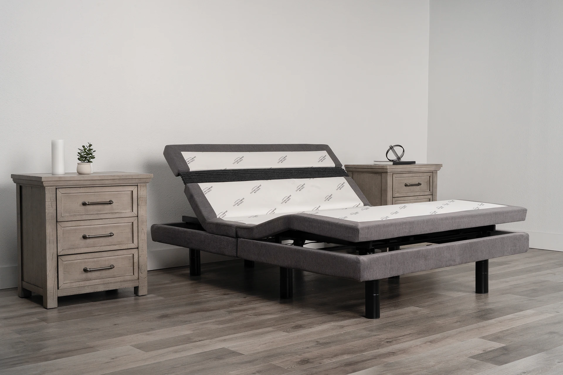 https://customcomfortmattress.com/wp-content/uploads/2022/09/CustomComfortMattress-AdjustableBed-A-500-Master.jpg