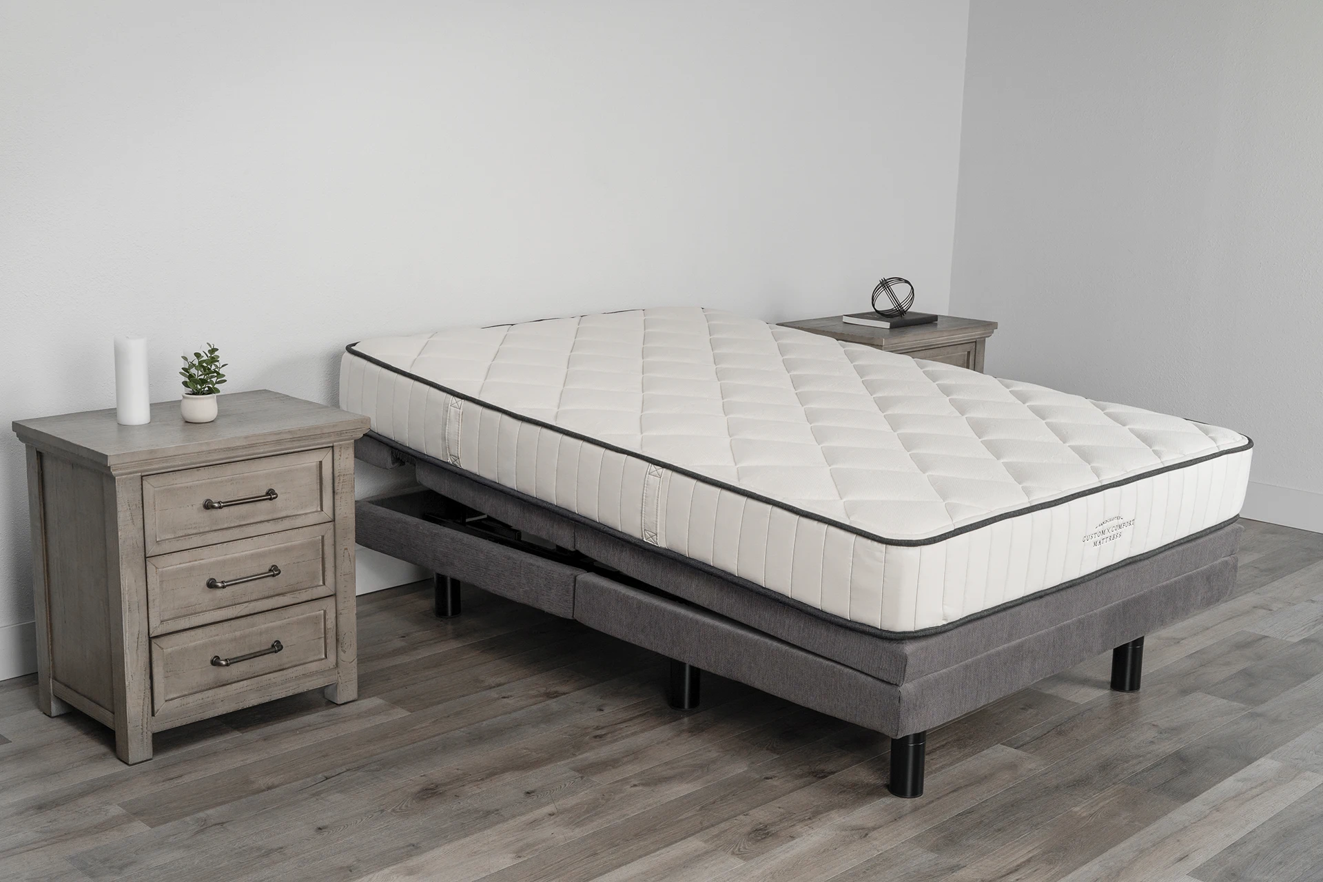 https://customcomfortmattress.com/wp-content/uploads/2022/09/CustomComfortMattress-AdjustableBed-A-500-Master.jpg